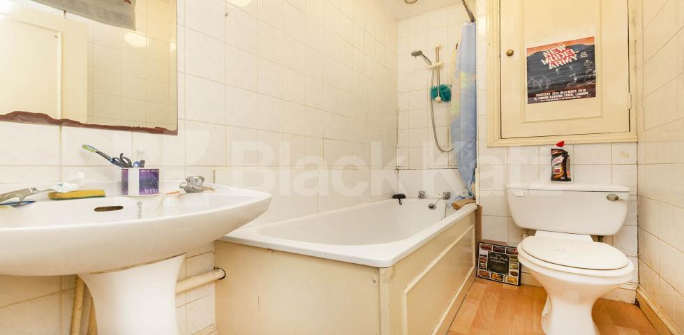 			1 Bedroom, 1 bath, 1 reception Apartment			 High Street, Horsney